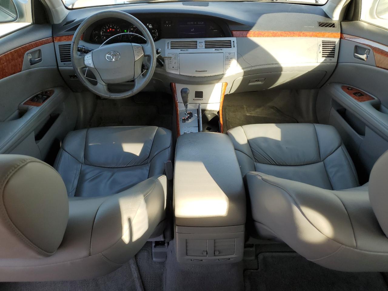 2006 Toyota Avalon - Image 8