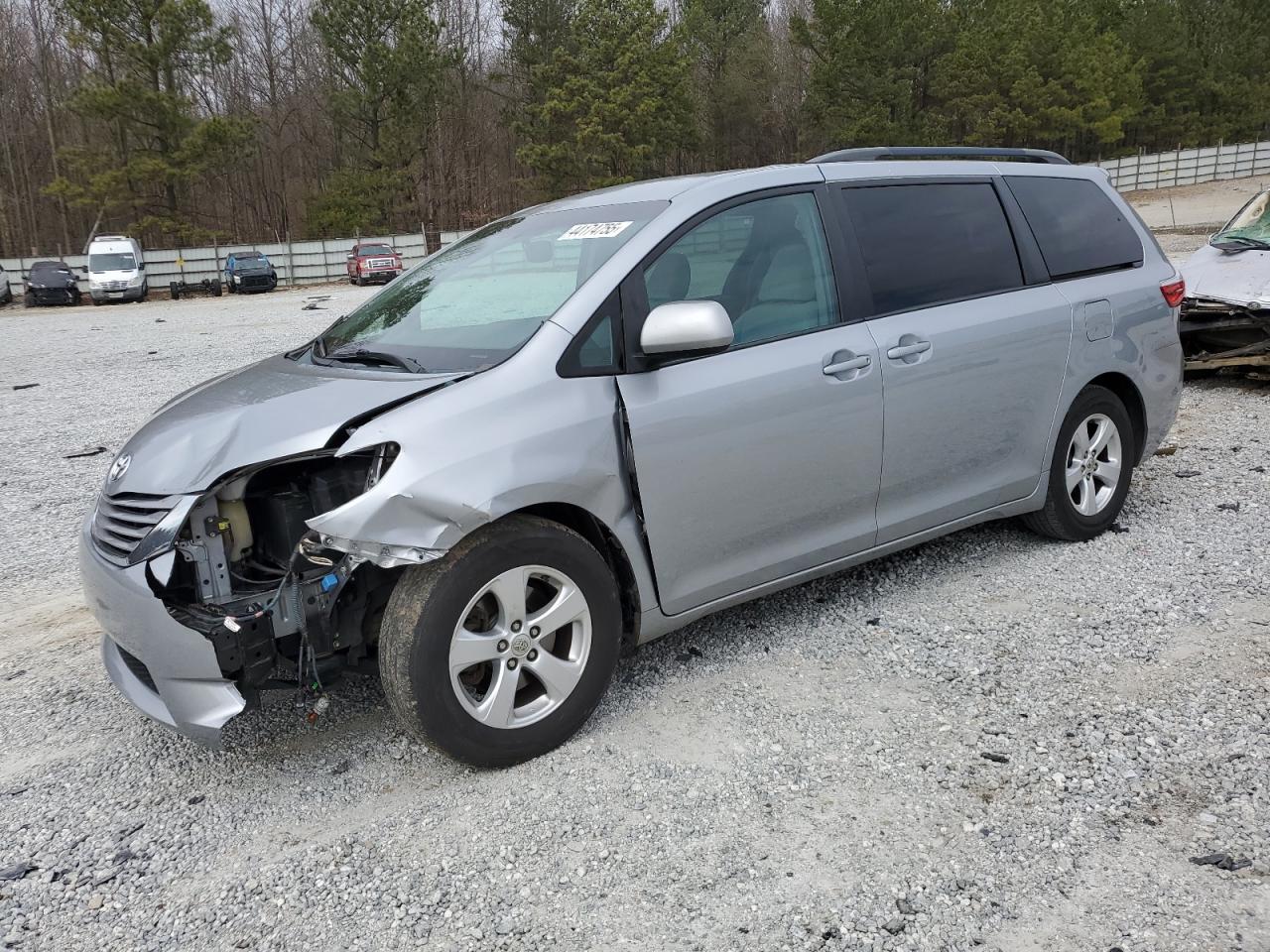 2015 Toyota Sienna - Image 1