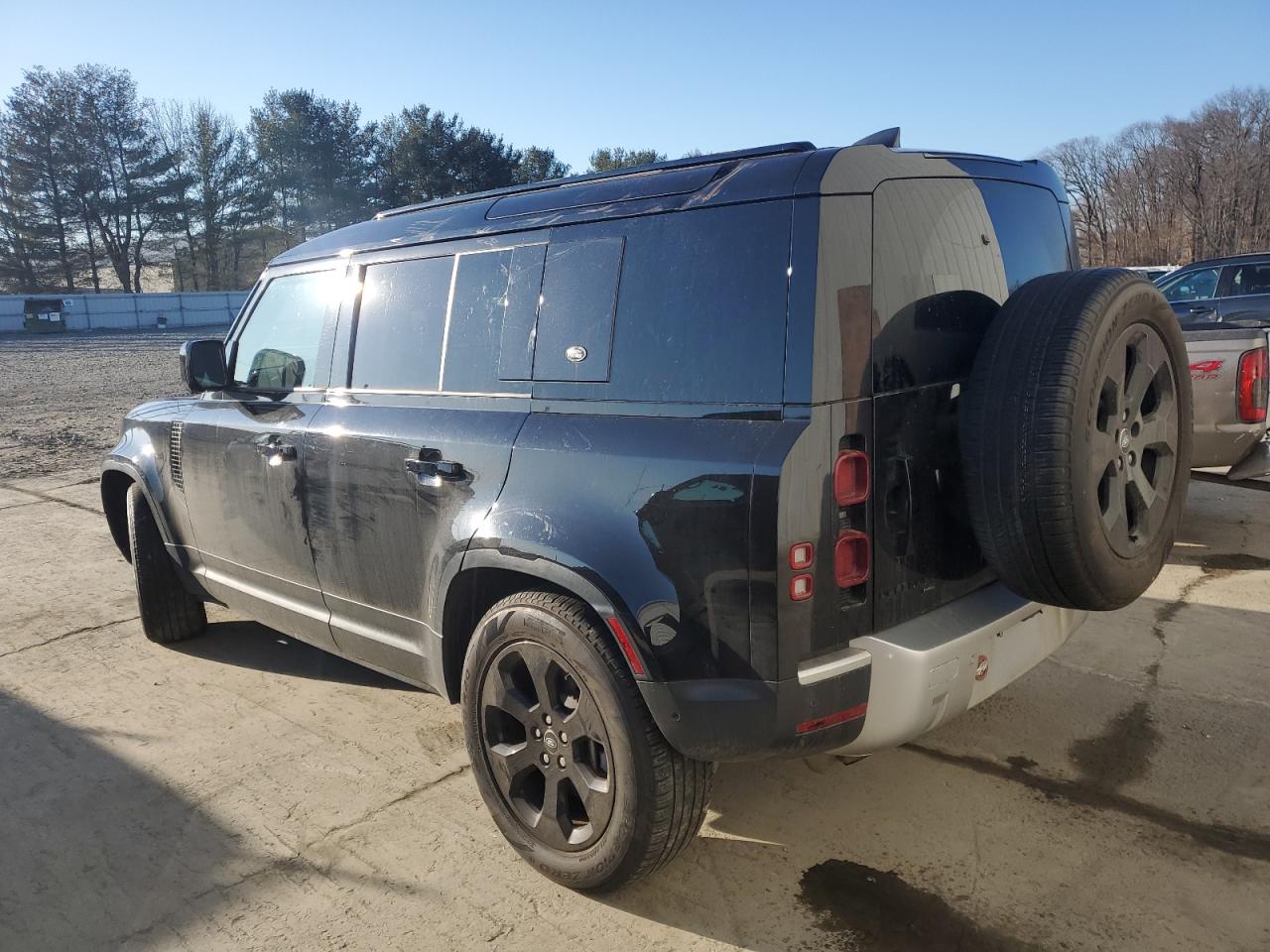 2023 Land Rover Defender - Image 2