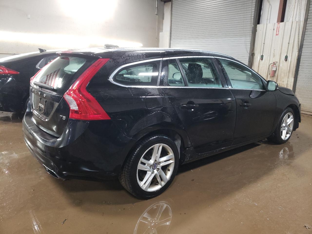 2015 Volvo V60 - Image 3