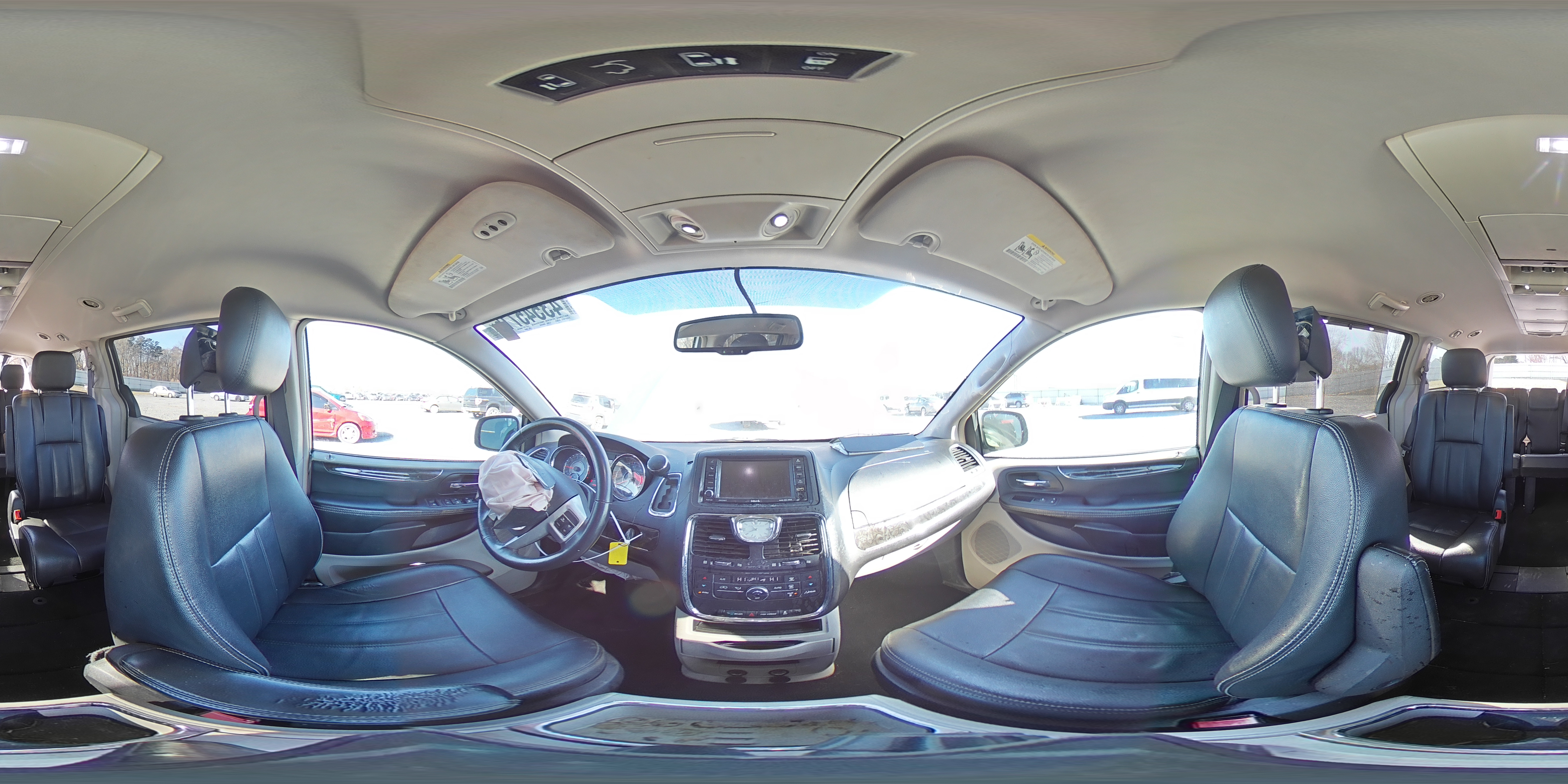 2016 Chrysler Town & Country - Image 14
