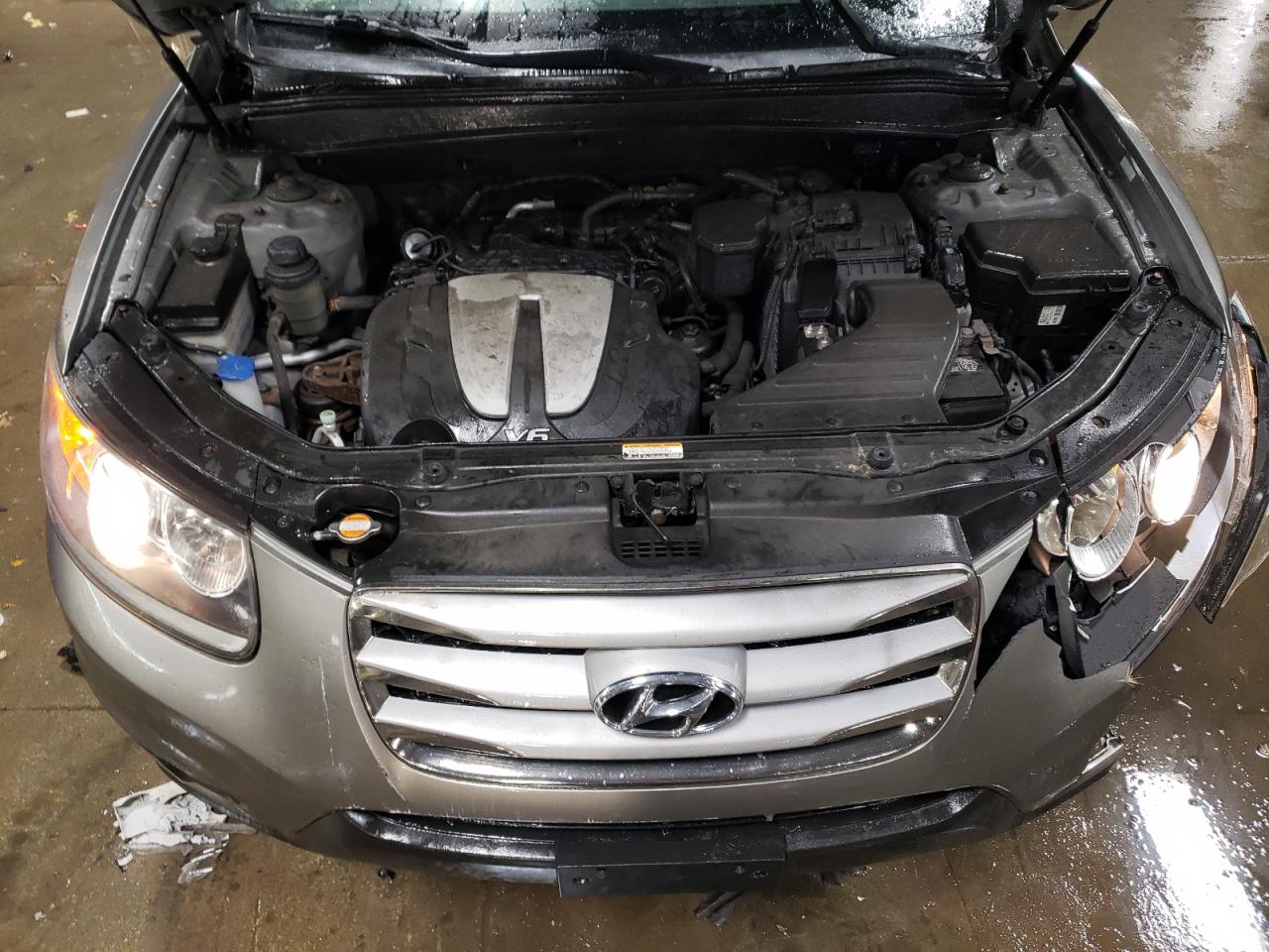2012 Hyundai Santa Fe - Image 11