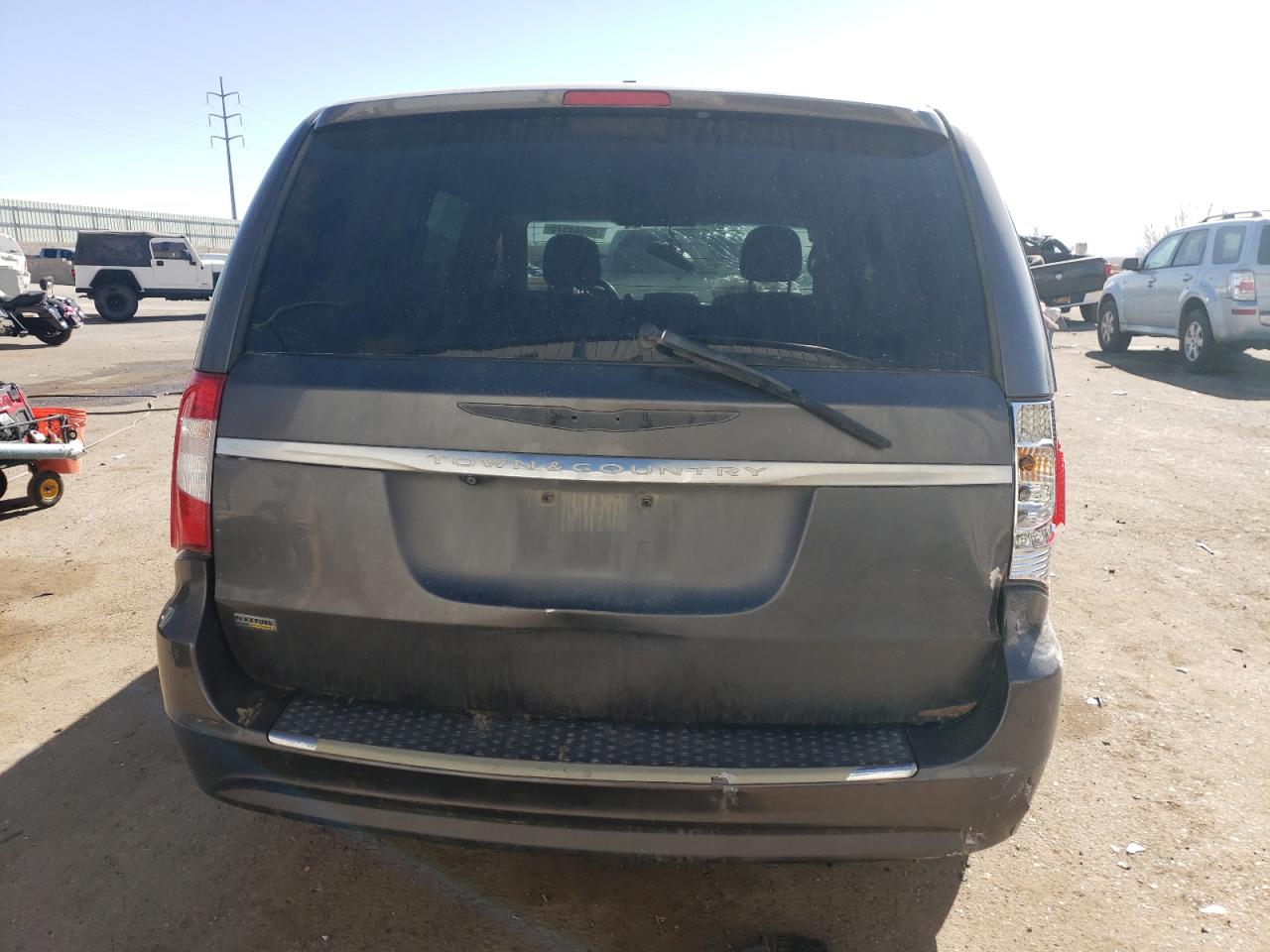 2015 Chrysler Town & Country - Image 6