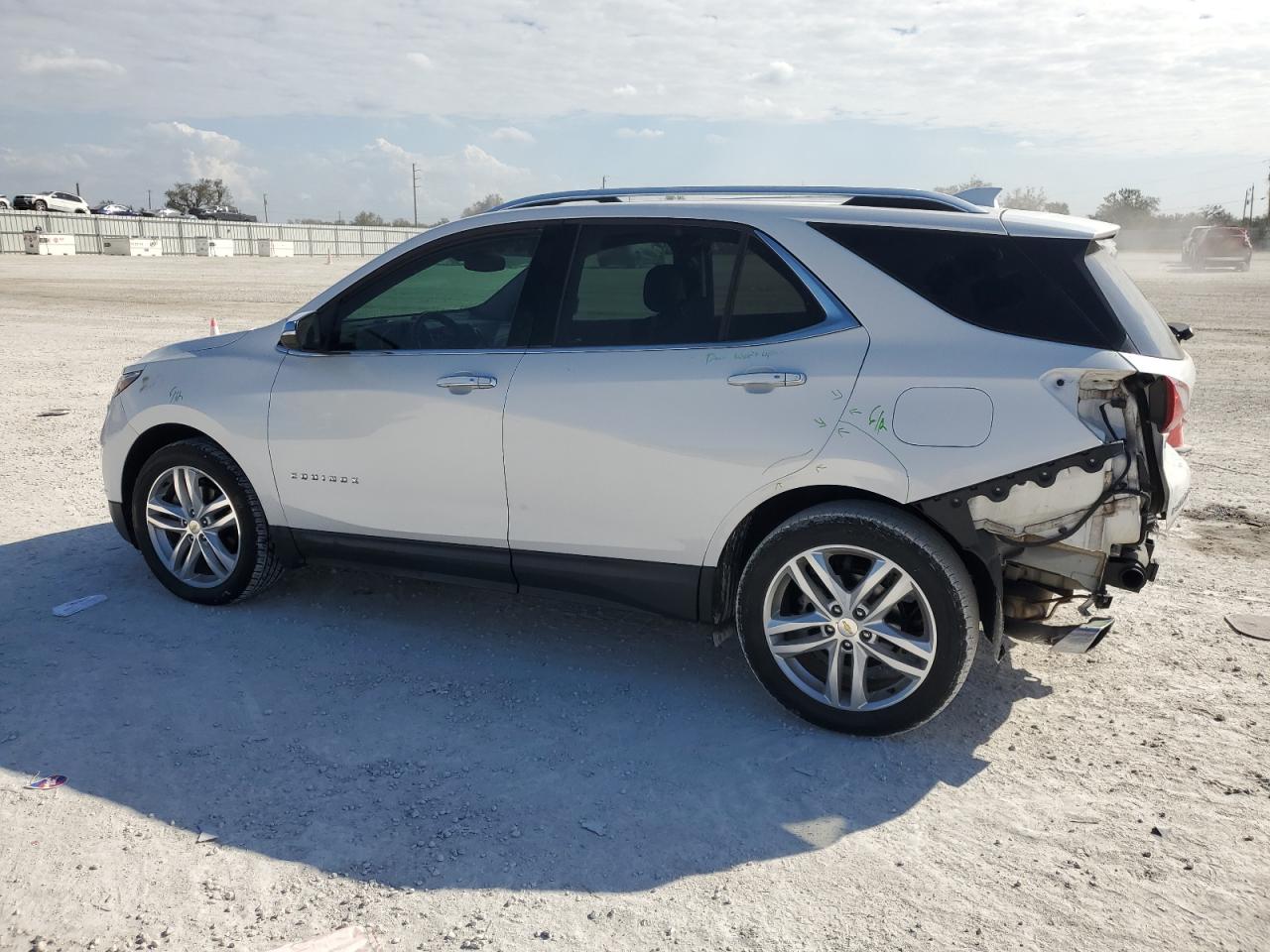 2019 Chevrolet Equinox - Image 2