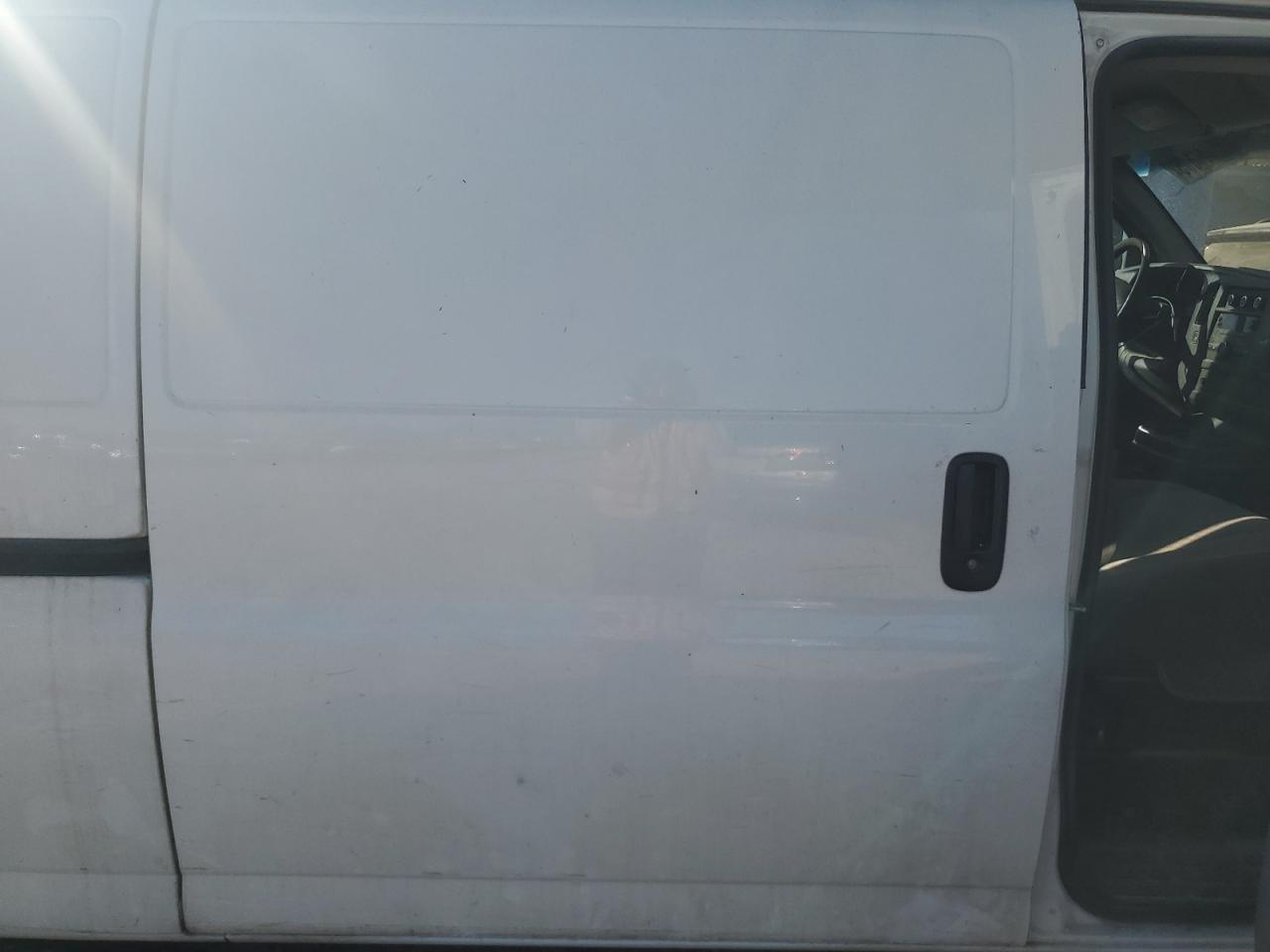 2011 Chevrolet Express - Image 10