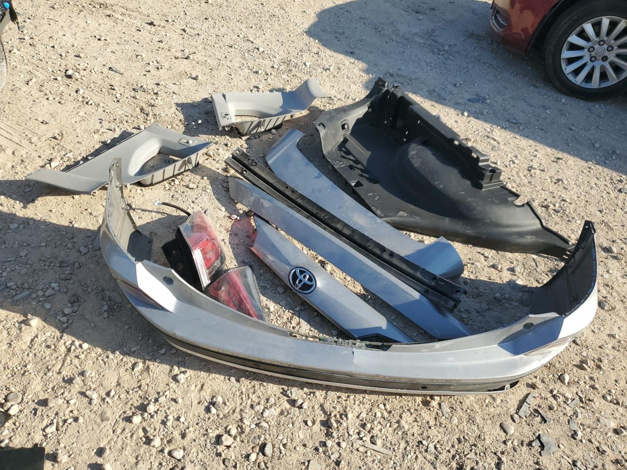 2T3YFREV1GW269611 TOYOTA RAV4 2016