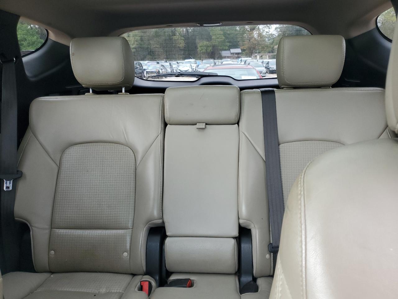2014 Hyundai Santa Fe - Image 10