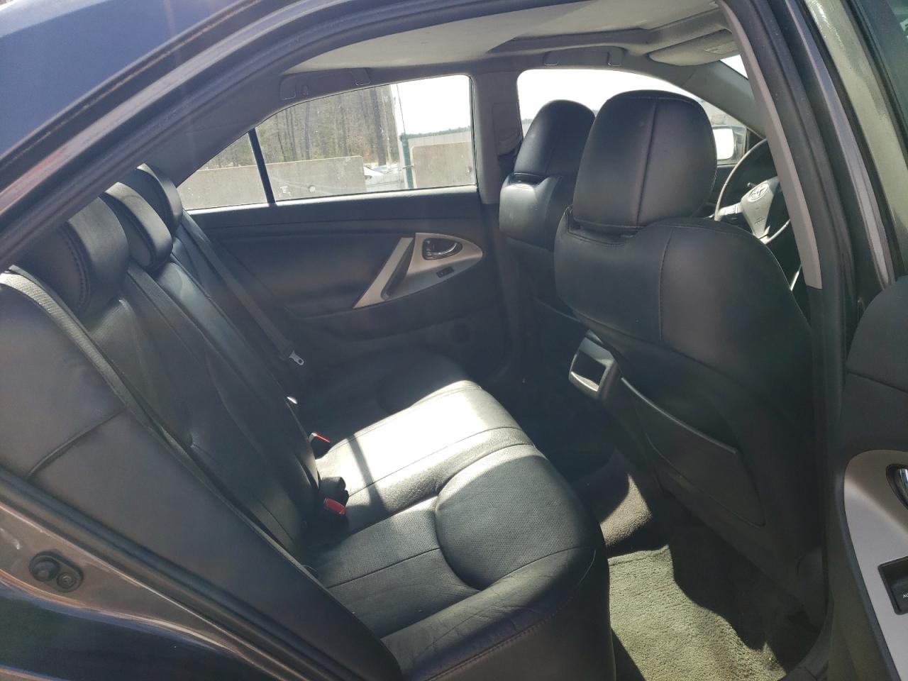 2011 Toyota Camry - Image 10