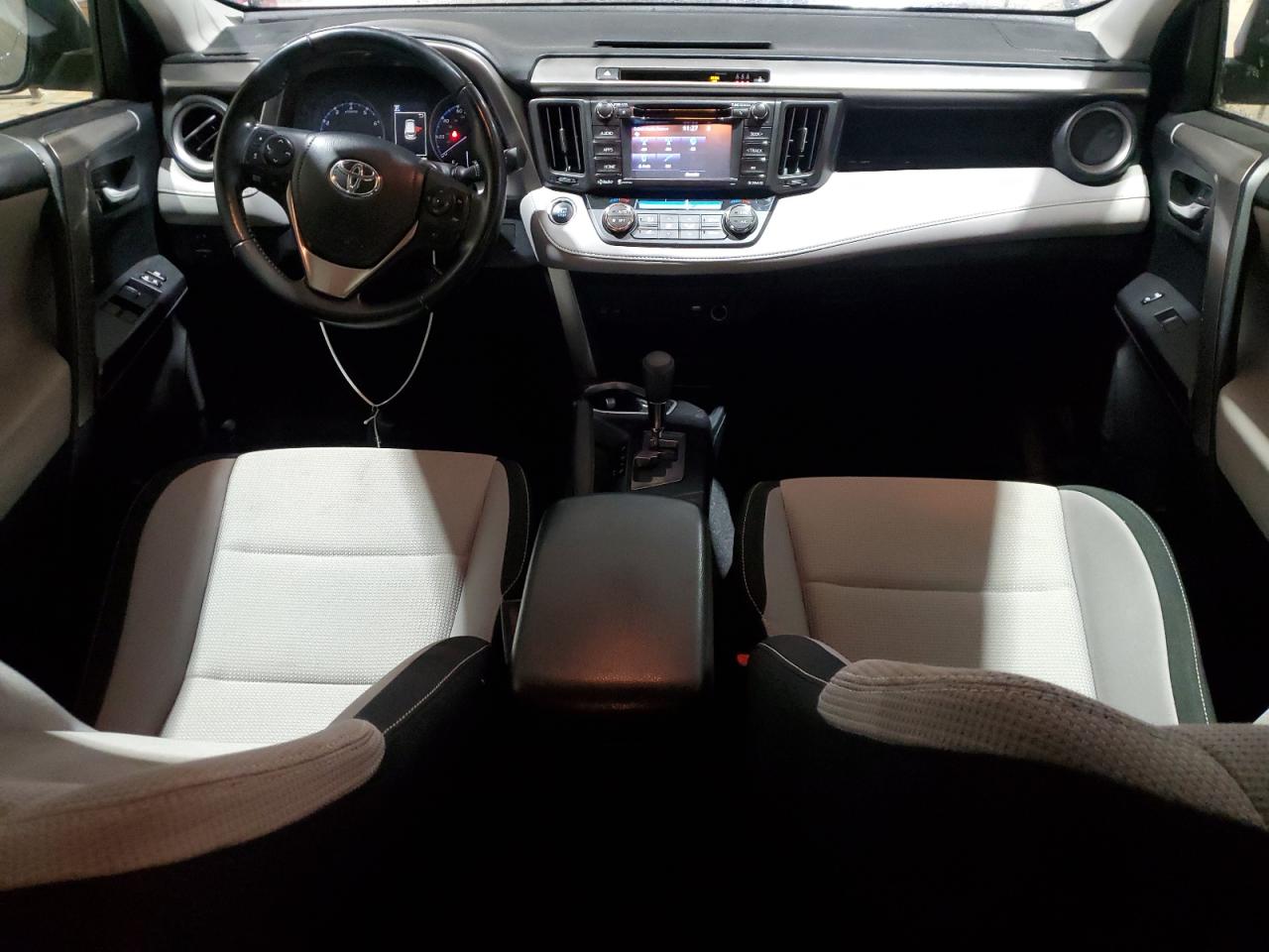 2018 Toyota RAV 4 - Image 8
