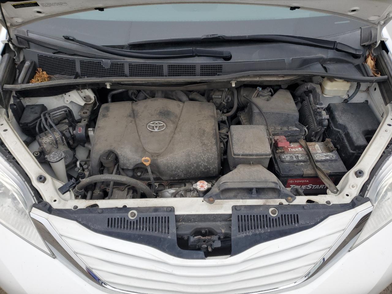 2017 Toyota Sienna - Image 12