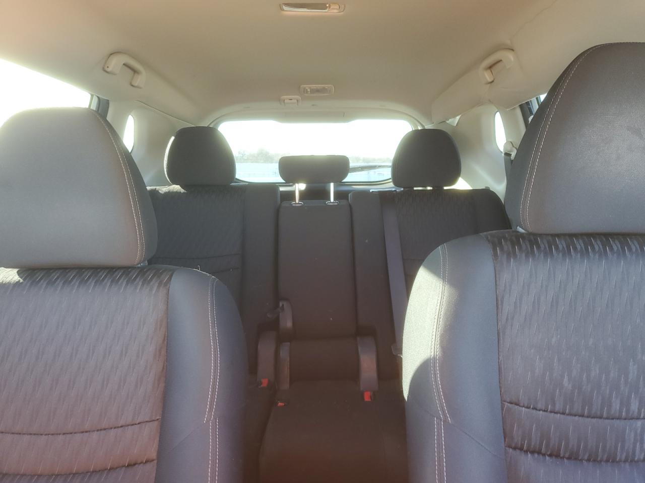 KNMAT2MV3JP575473 NISSAN ROGUE 2018