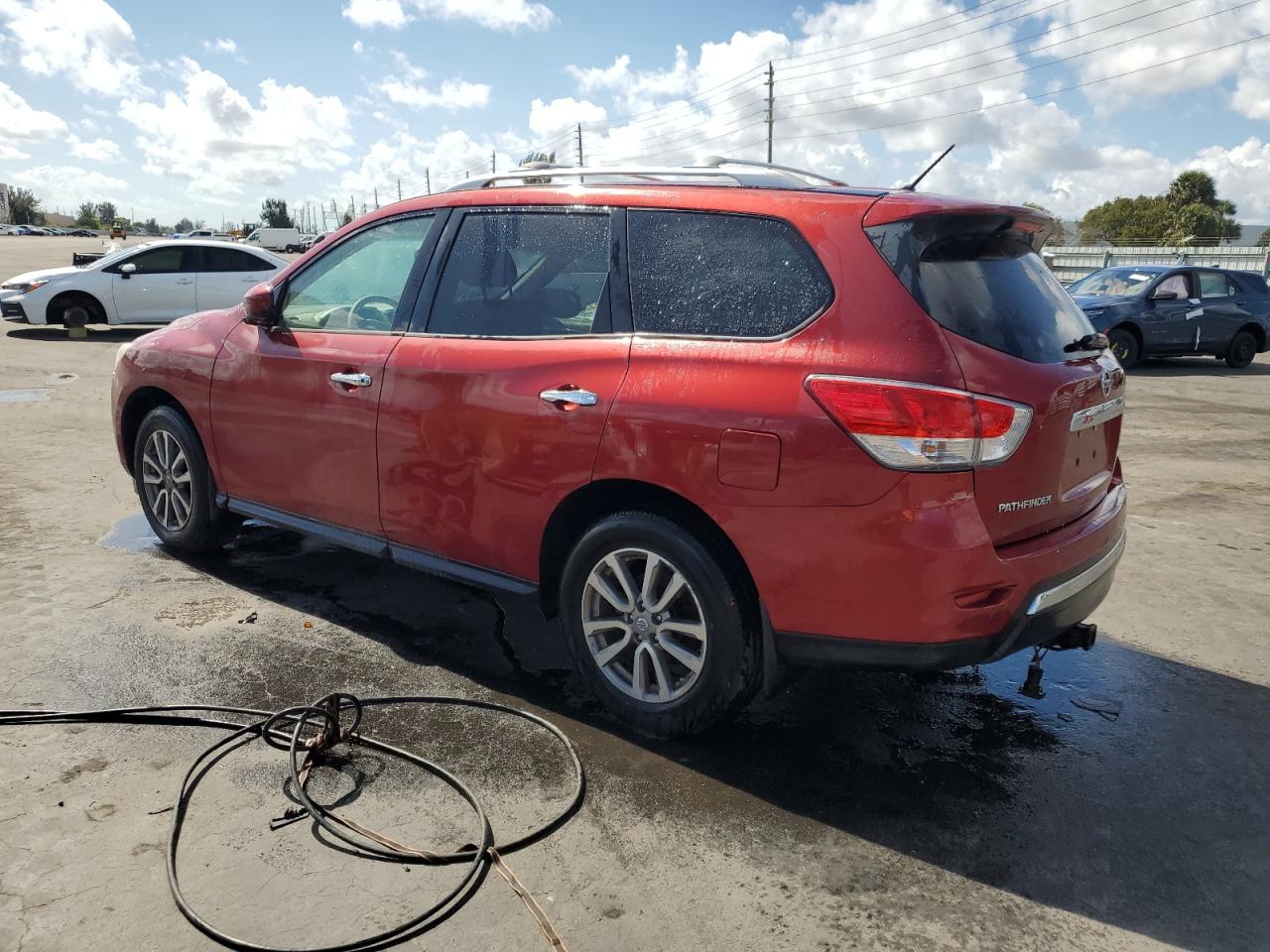2015 Nissan Pathfinder - Image 2