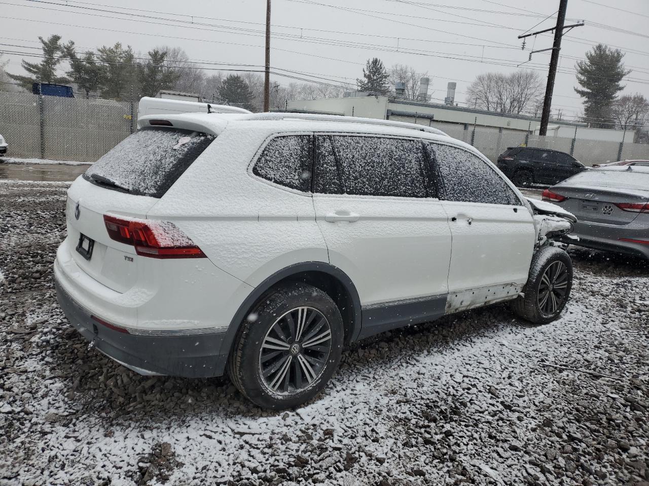 2018 Volkswagen Tiguan - Image 3