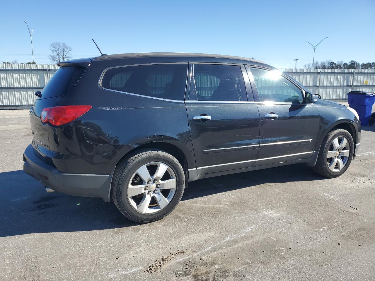 2009 Chevrolet Traverse - Image 3