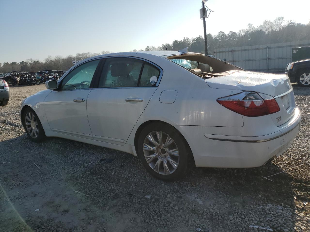 2011 Hyundai Genesis - Image 2