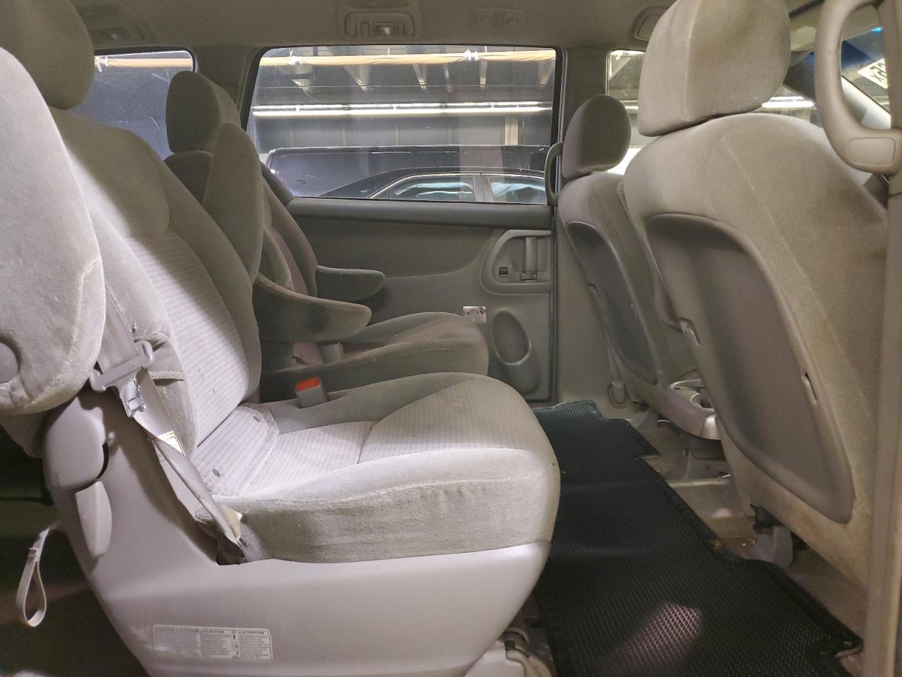 2006 Toyota Sienna - Image 11