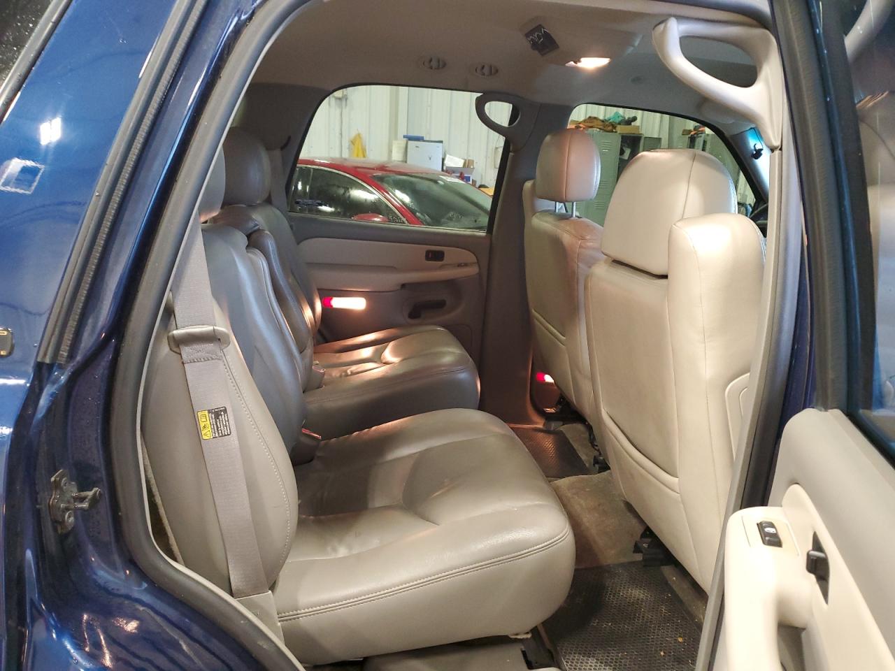 2001 Chevrolet Tahoe - Image 11