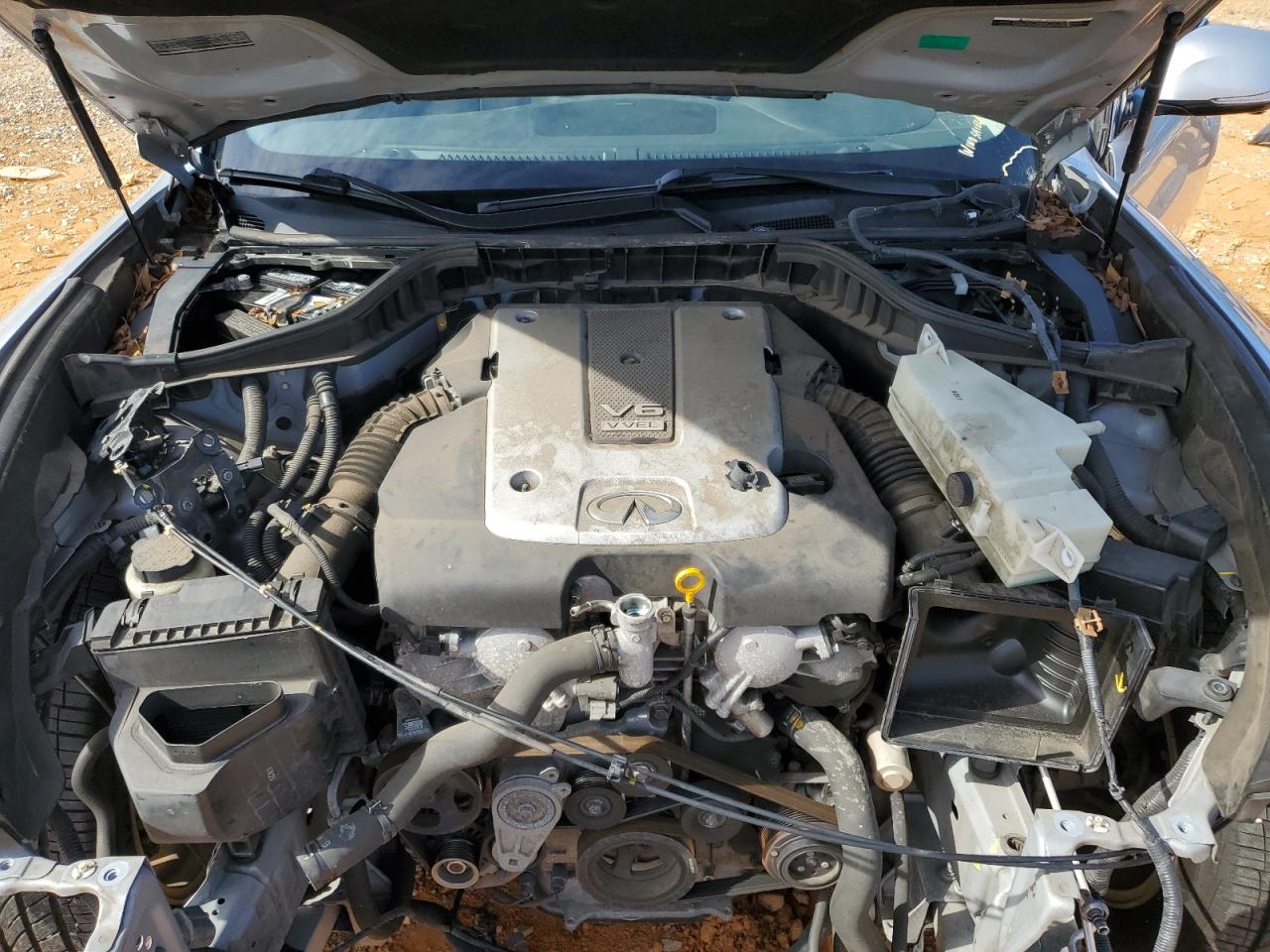 2015 Infiniti Q70 - Image 11