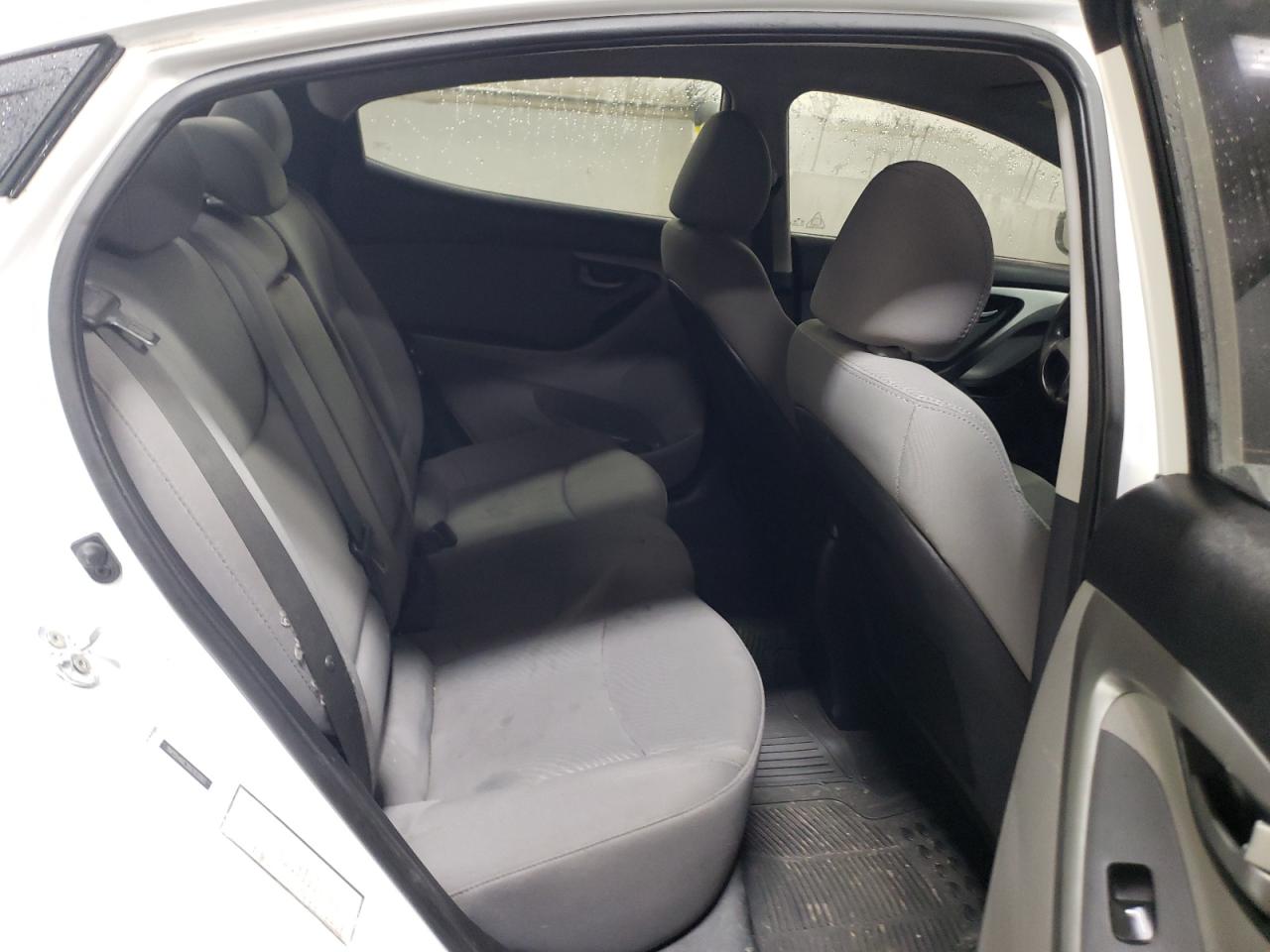 2016 Hyundai Elantra - Image 10
