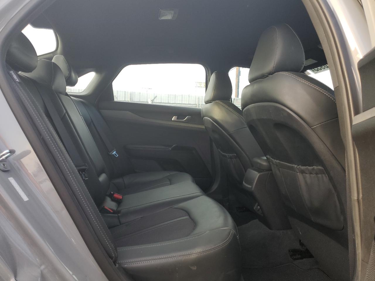 2022 Kia K5 - Image 10
