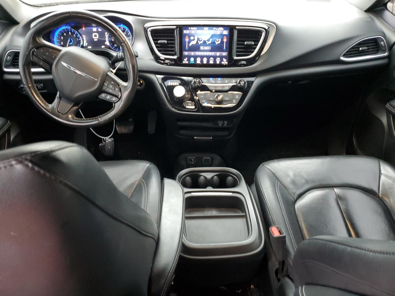 2019 Chrysler Pacifica - Image 8
