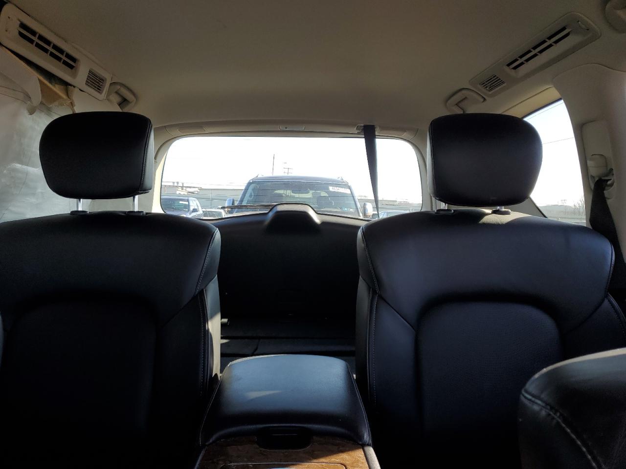 2017 Infiniti QX80 - Image 10
