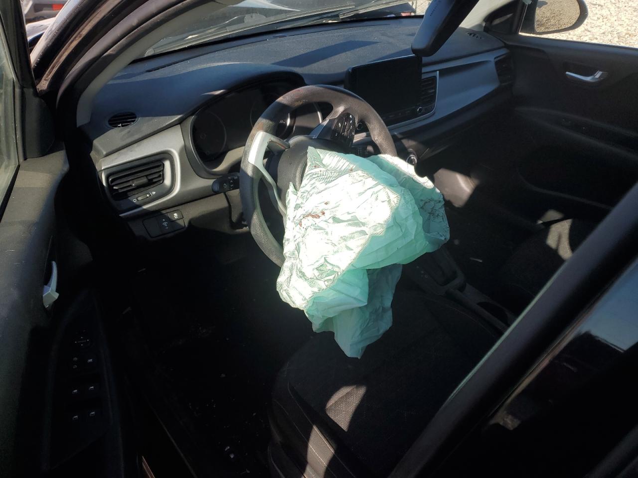 2021 Kia Rio - Image 8