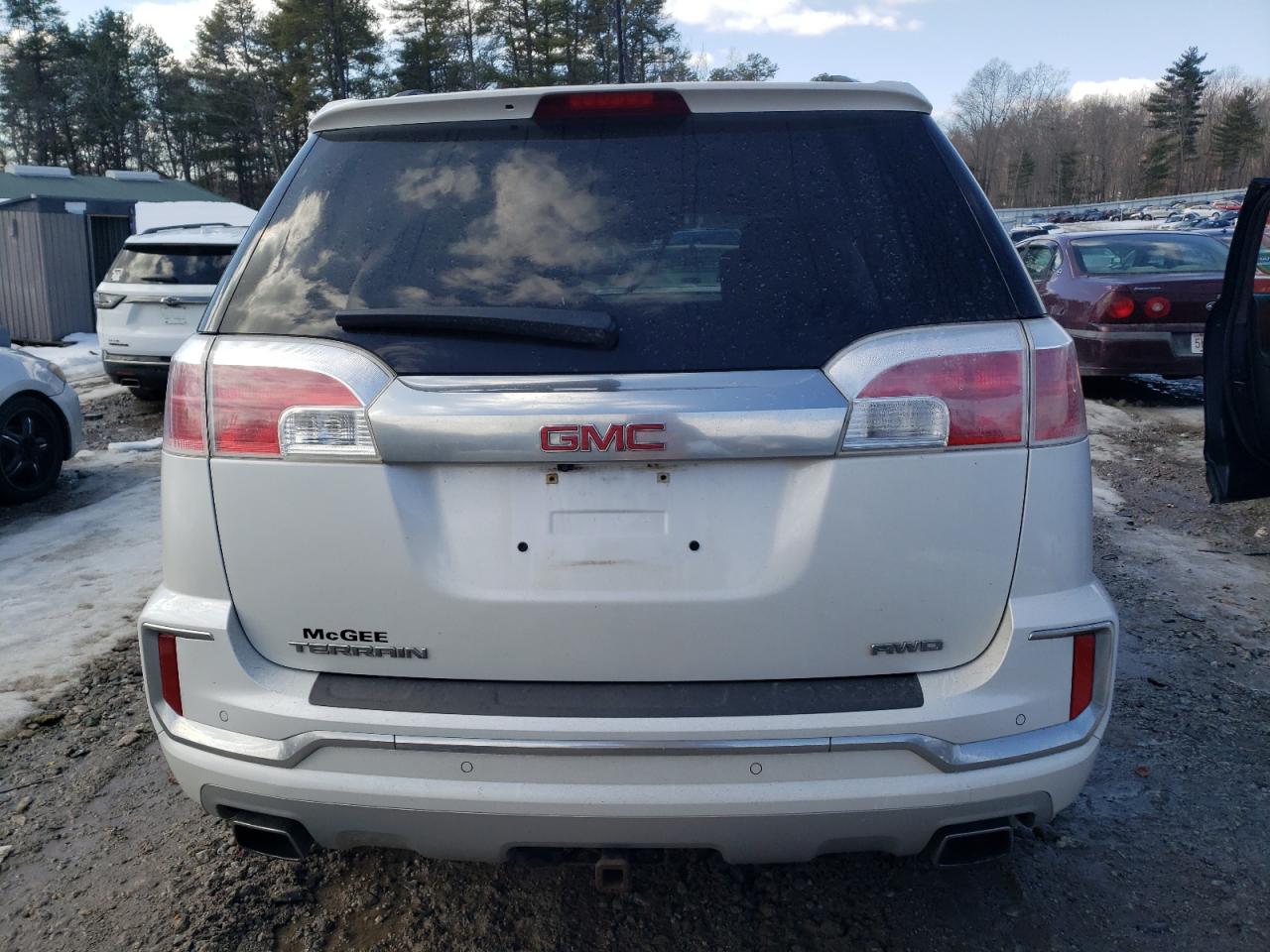 2017 GMC Terrain - Image 6