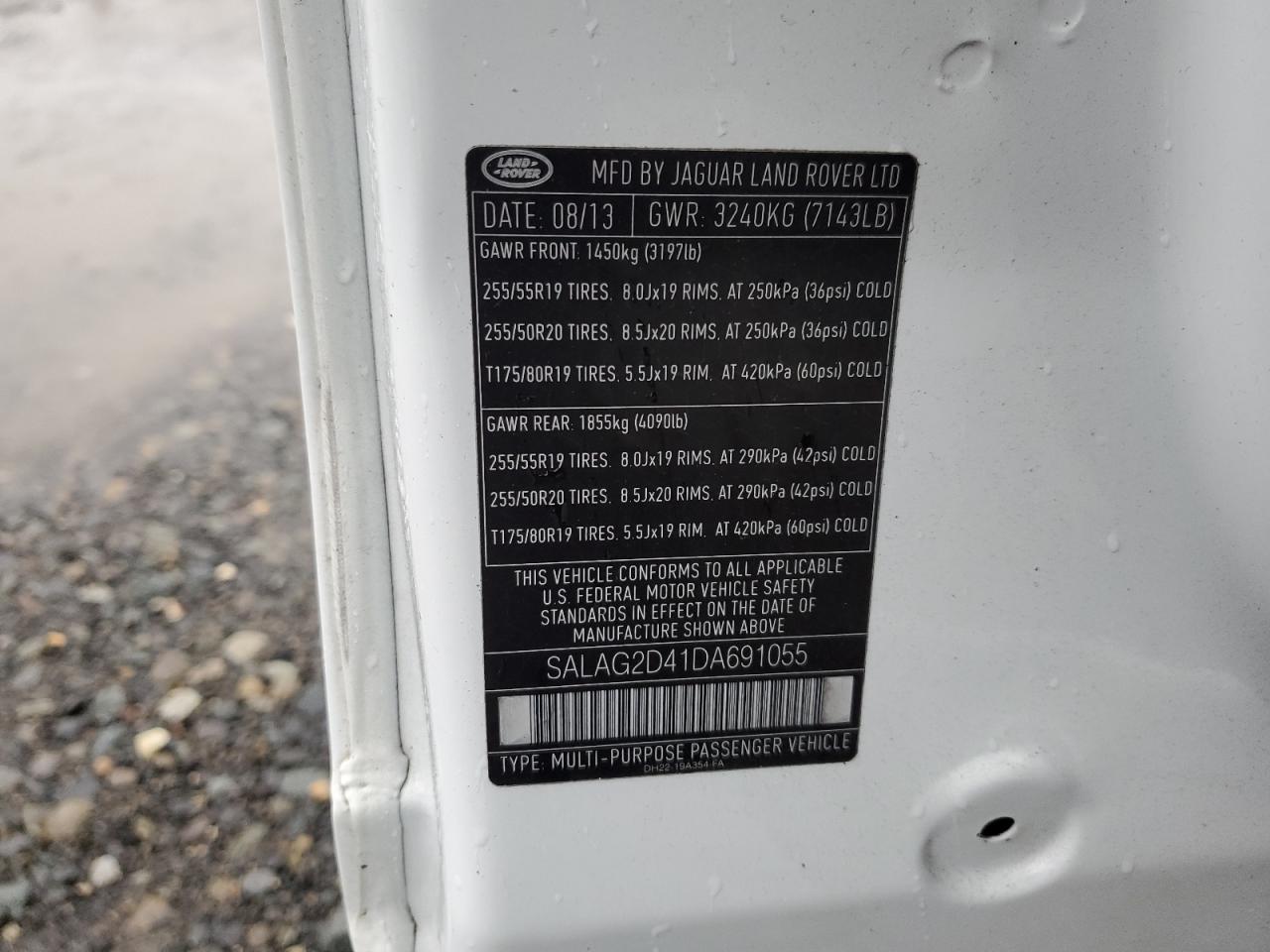 2013 Land Rover LR4 - Image 13