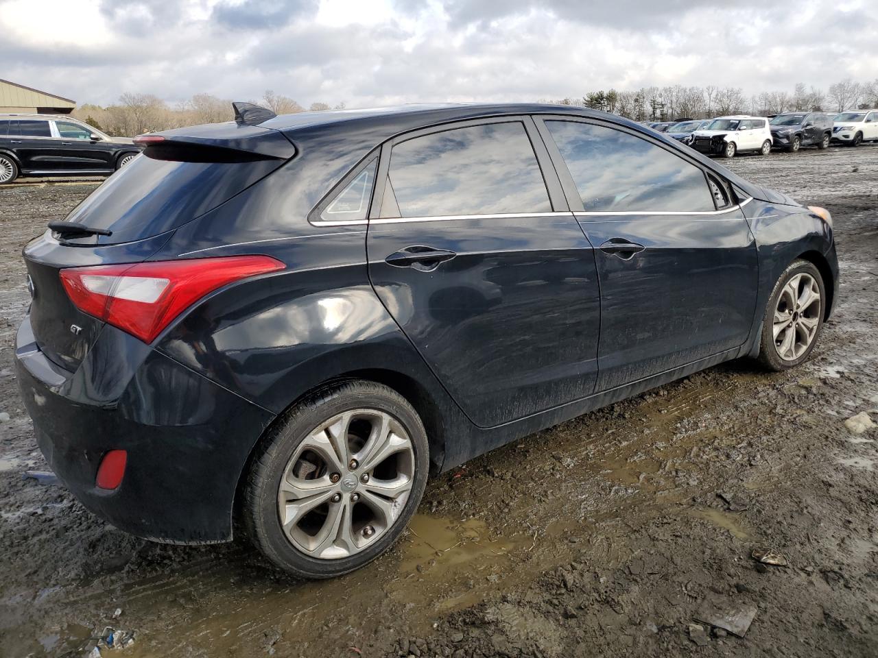 2013 Hyundai Elantra - Image 3