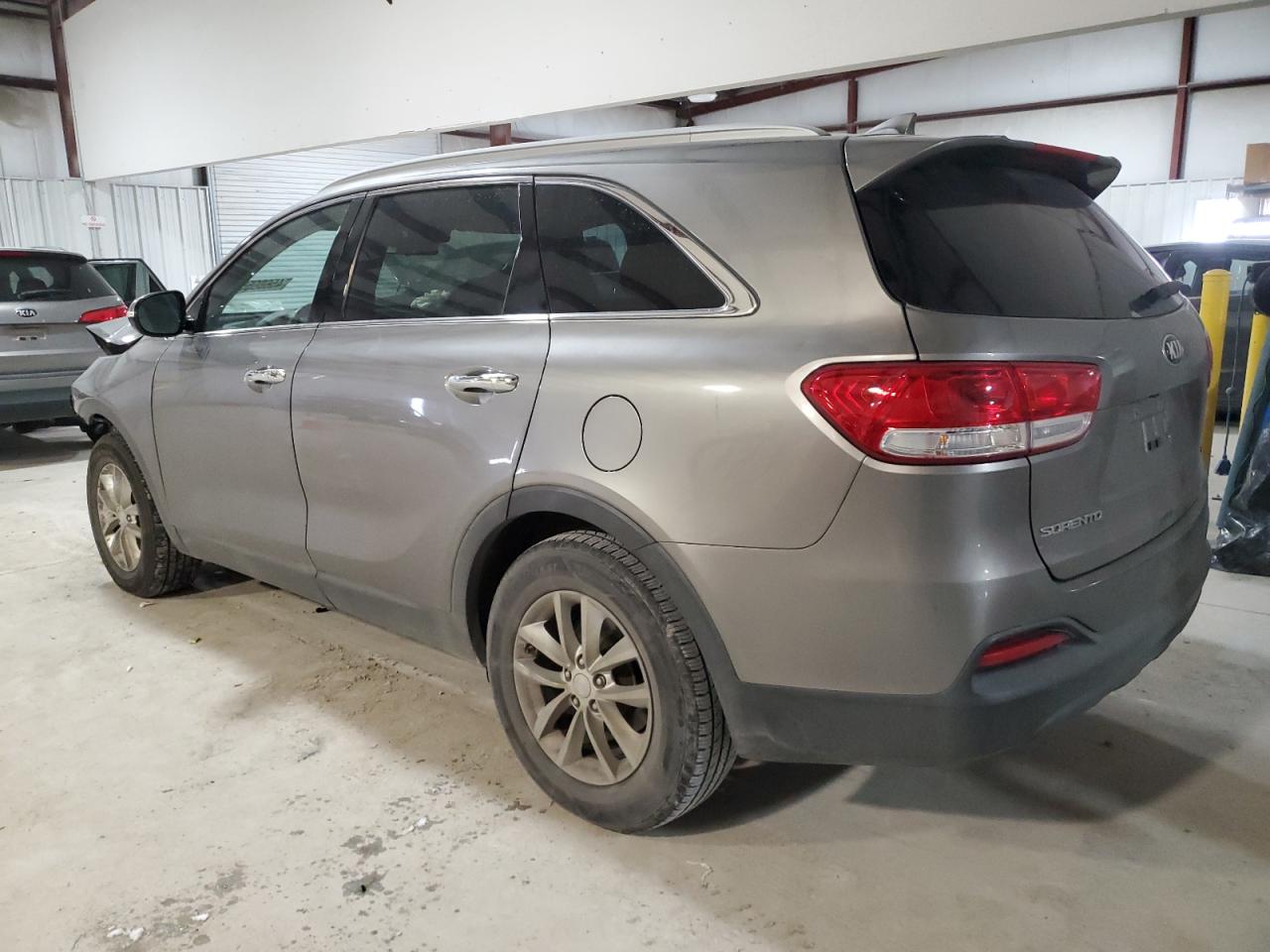 2016 Kia Sorento - Image 2