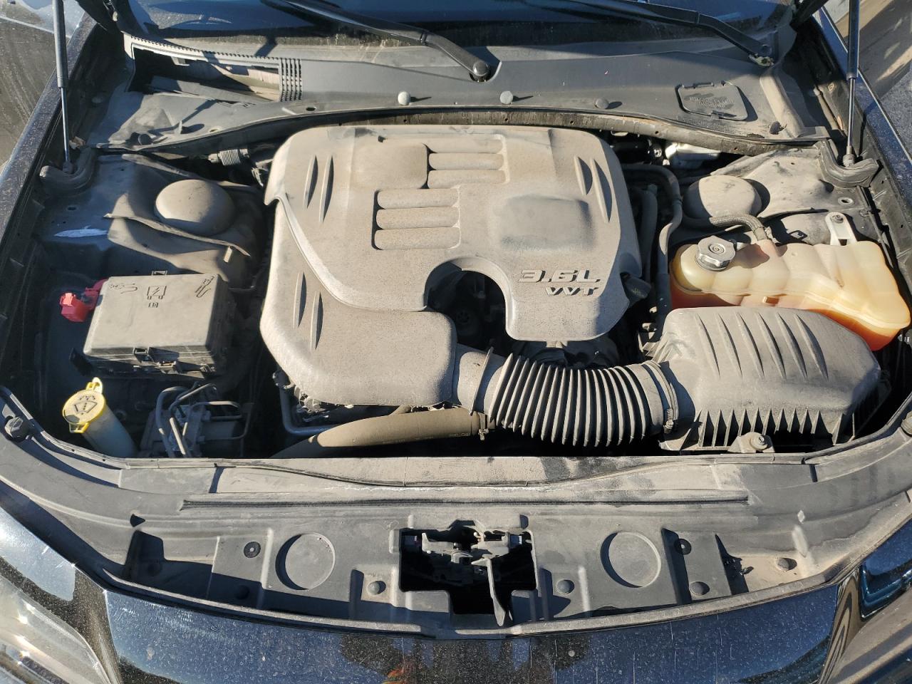 2014 Chrysler 300 - Image 11
