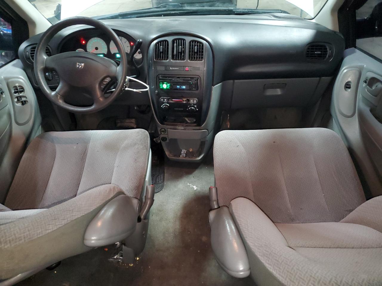 2006 Dodge Caravan - Image 8