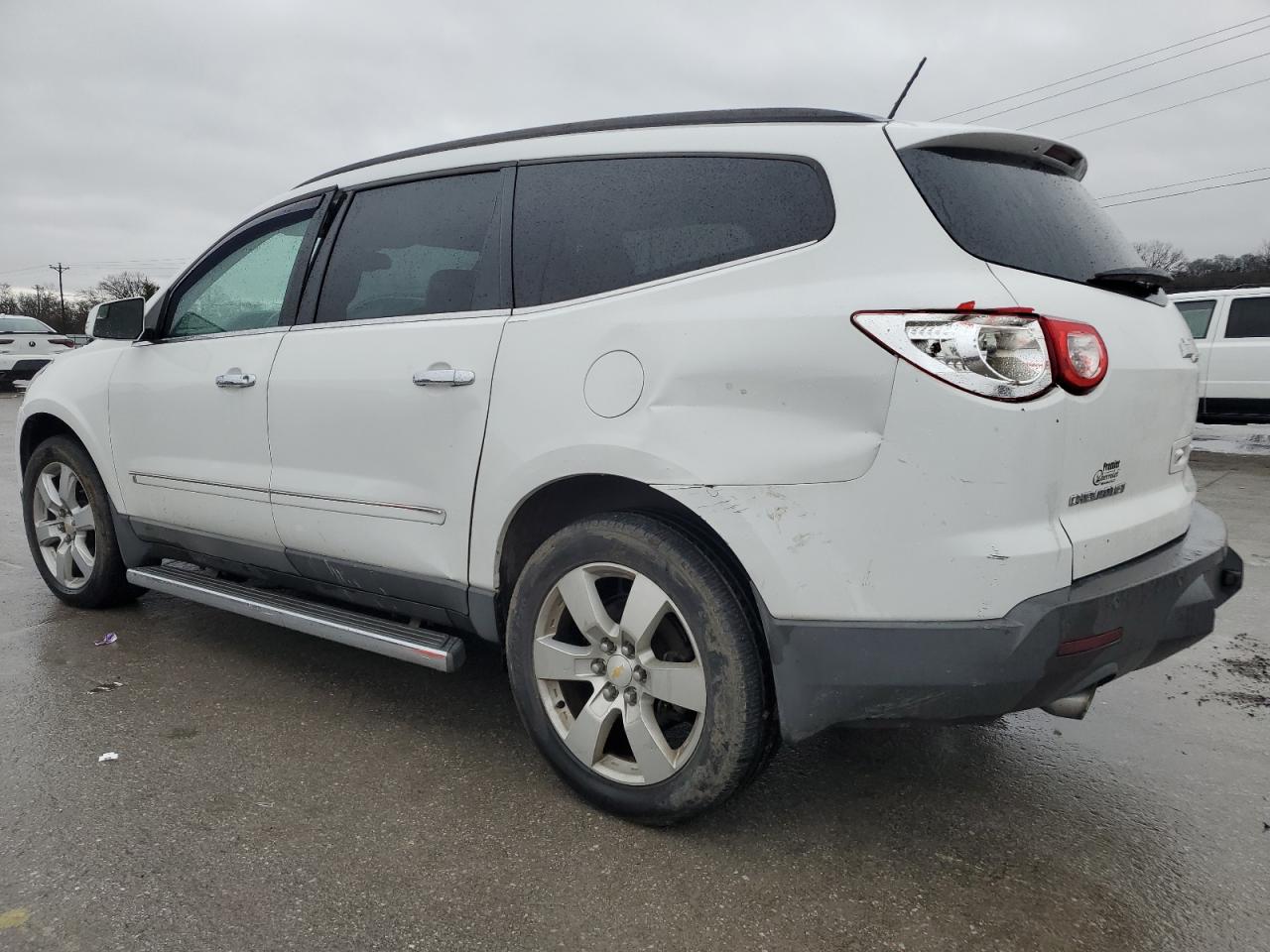 2009 Chevrolet Traverse - Image 2