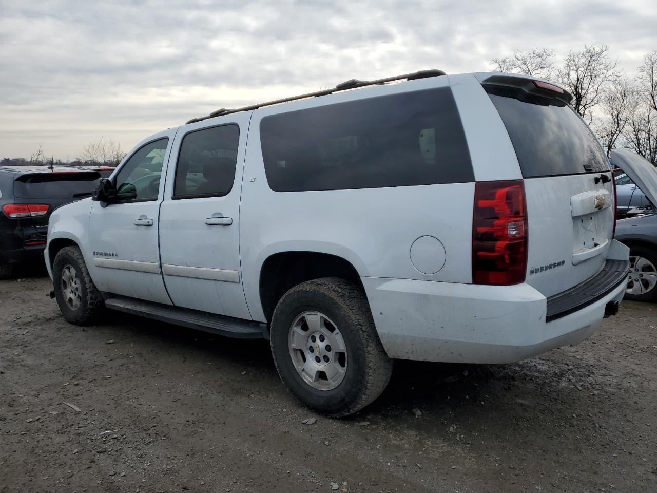 2007 Chevrolet Suburban - Image 2