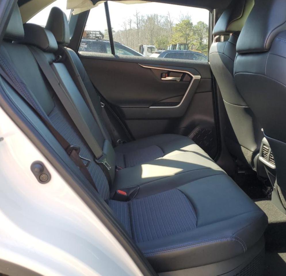 2022 Toyota RAV 4 - Image 11