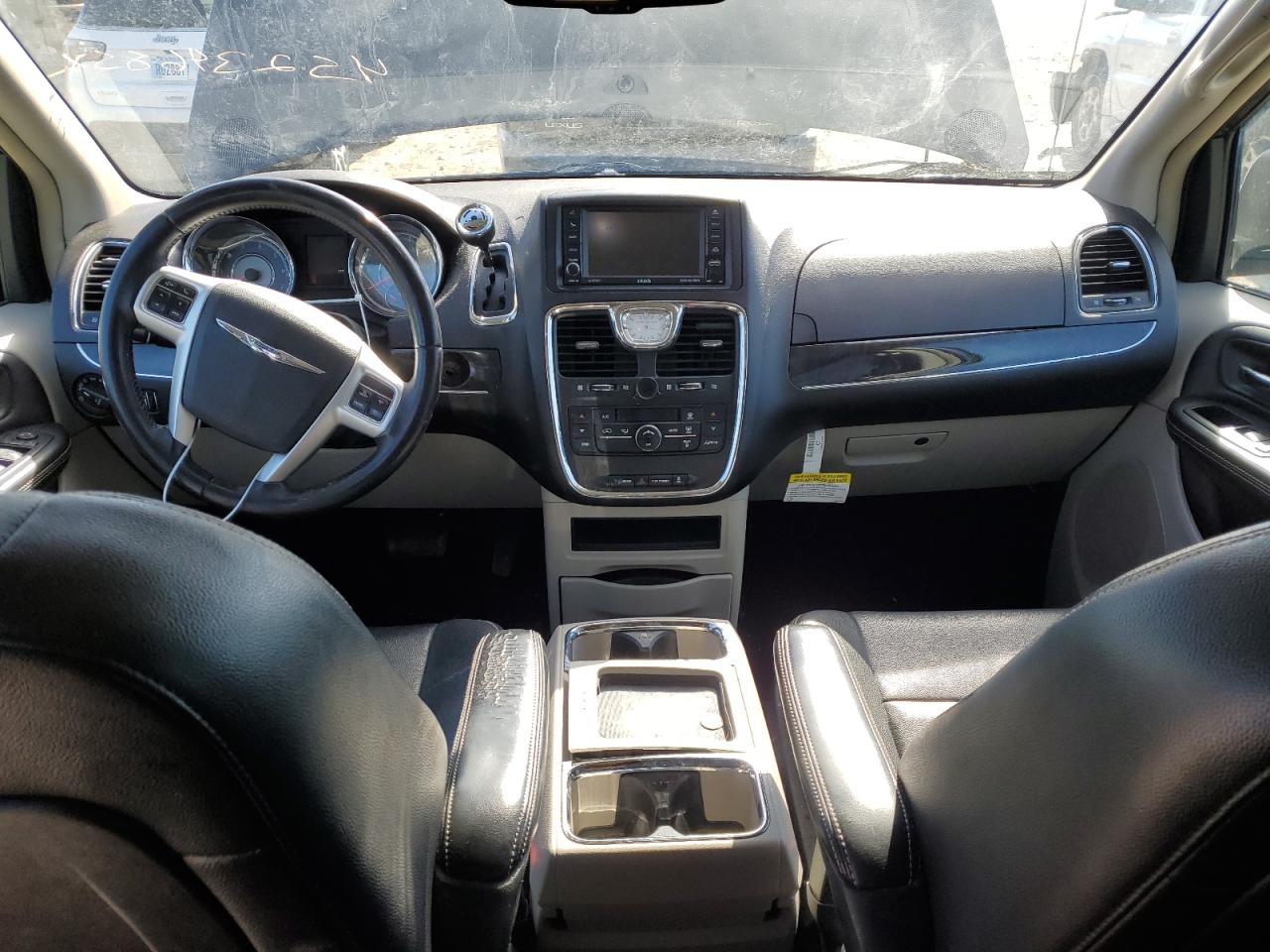 2016 Chrysler Town & Country - Image 8