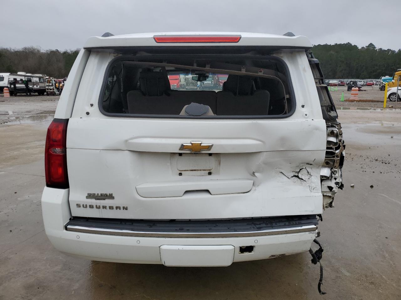 2015 Chevrolet Suburban - Image 6