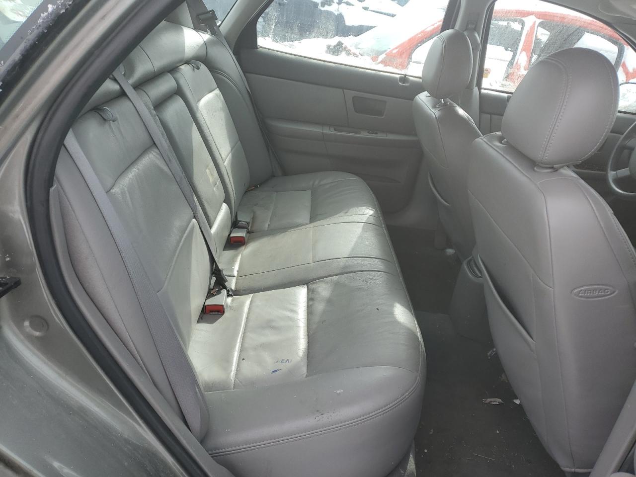 2004 Ford Taurus - Image 10