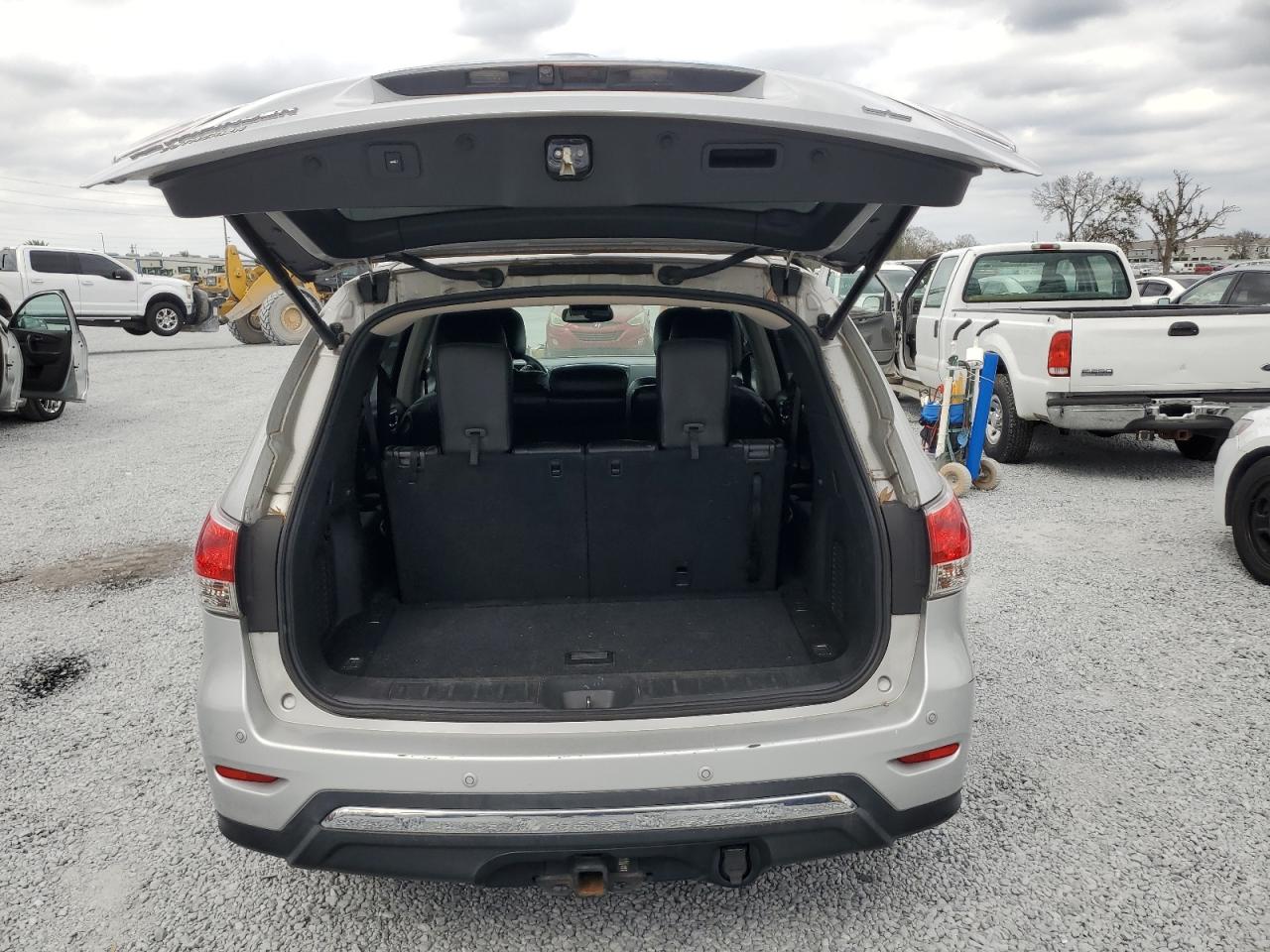 2014 Nissan Pathfinder - Image 6