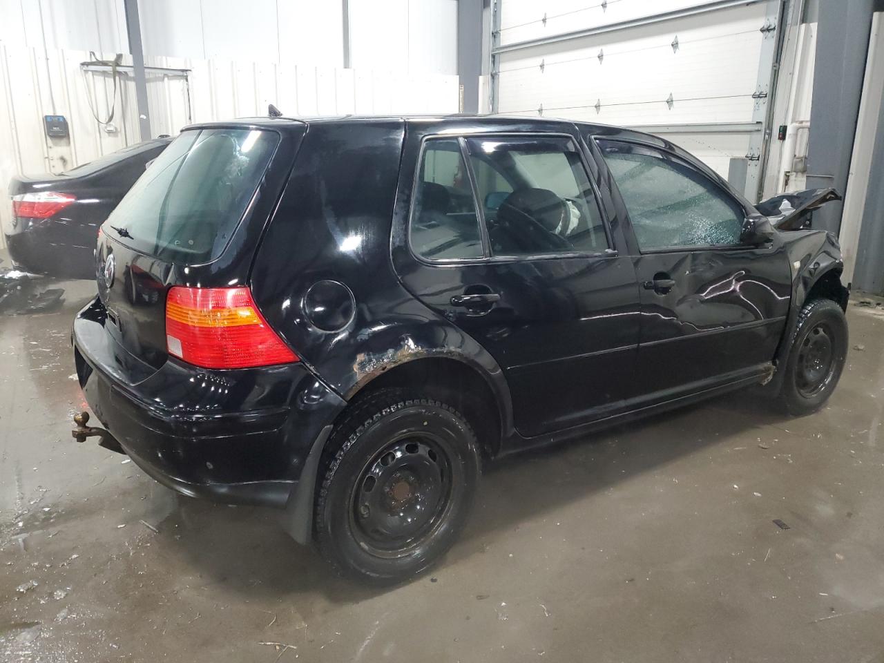 2005 Volkswagen Golf - Image 3