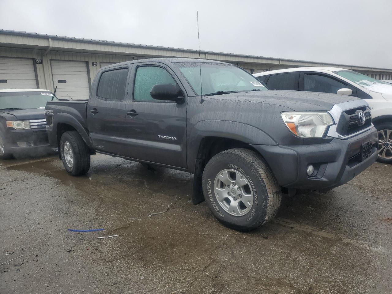 2015 Toyota Tacoma - Image 4
