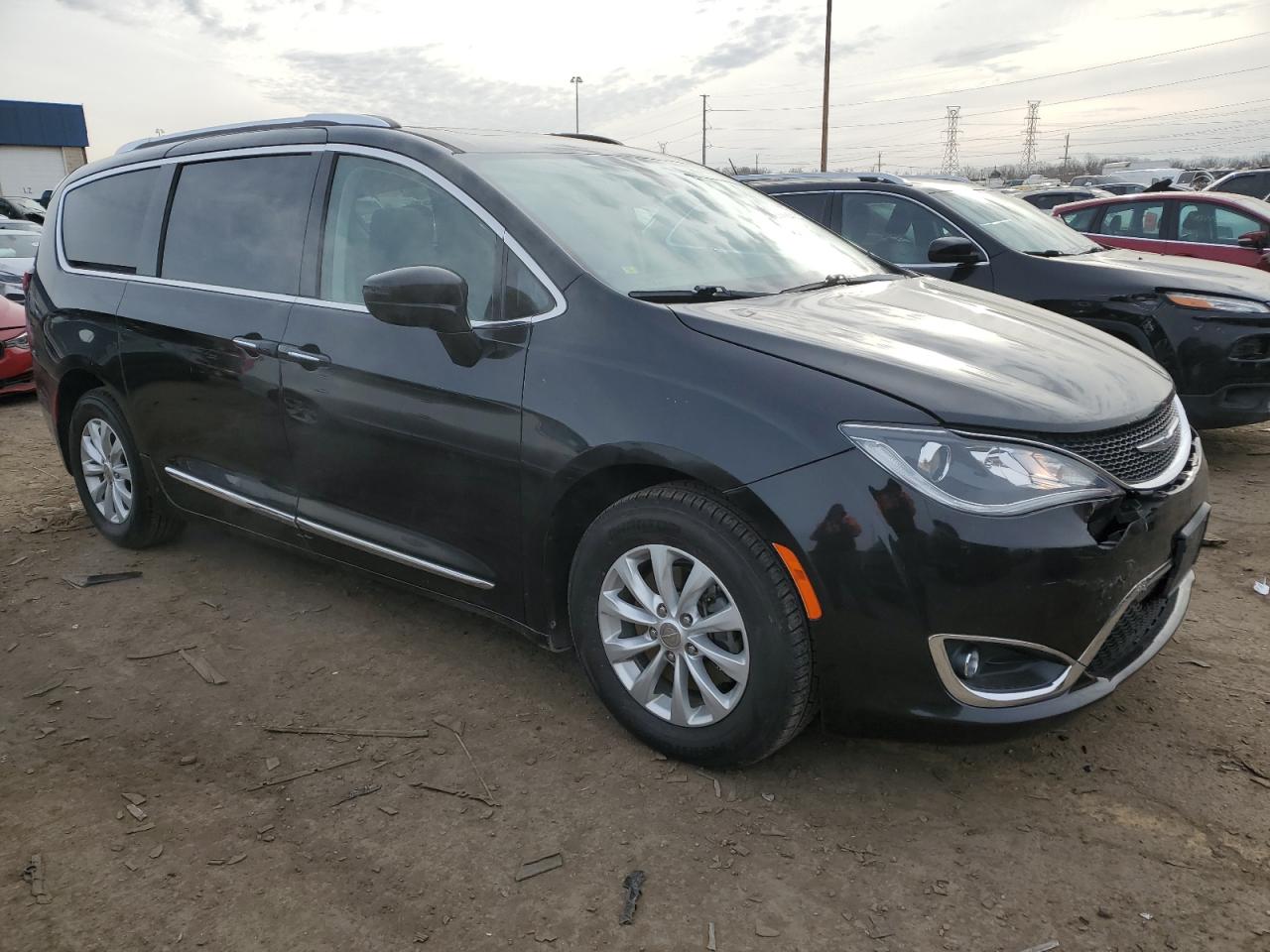 2018 Chrysler Pacifica - Image 4