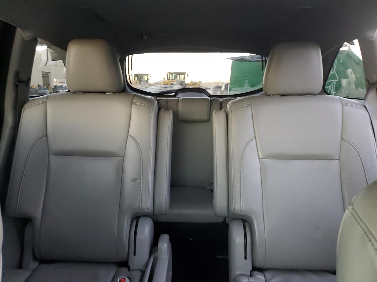 2017 Toyota Highlander - Image 10