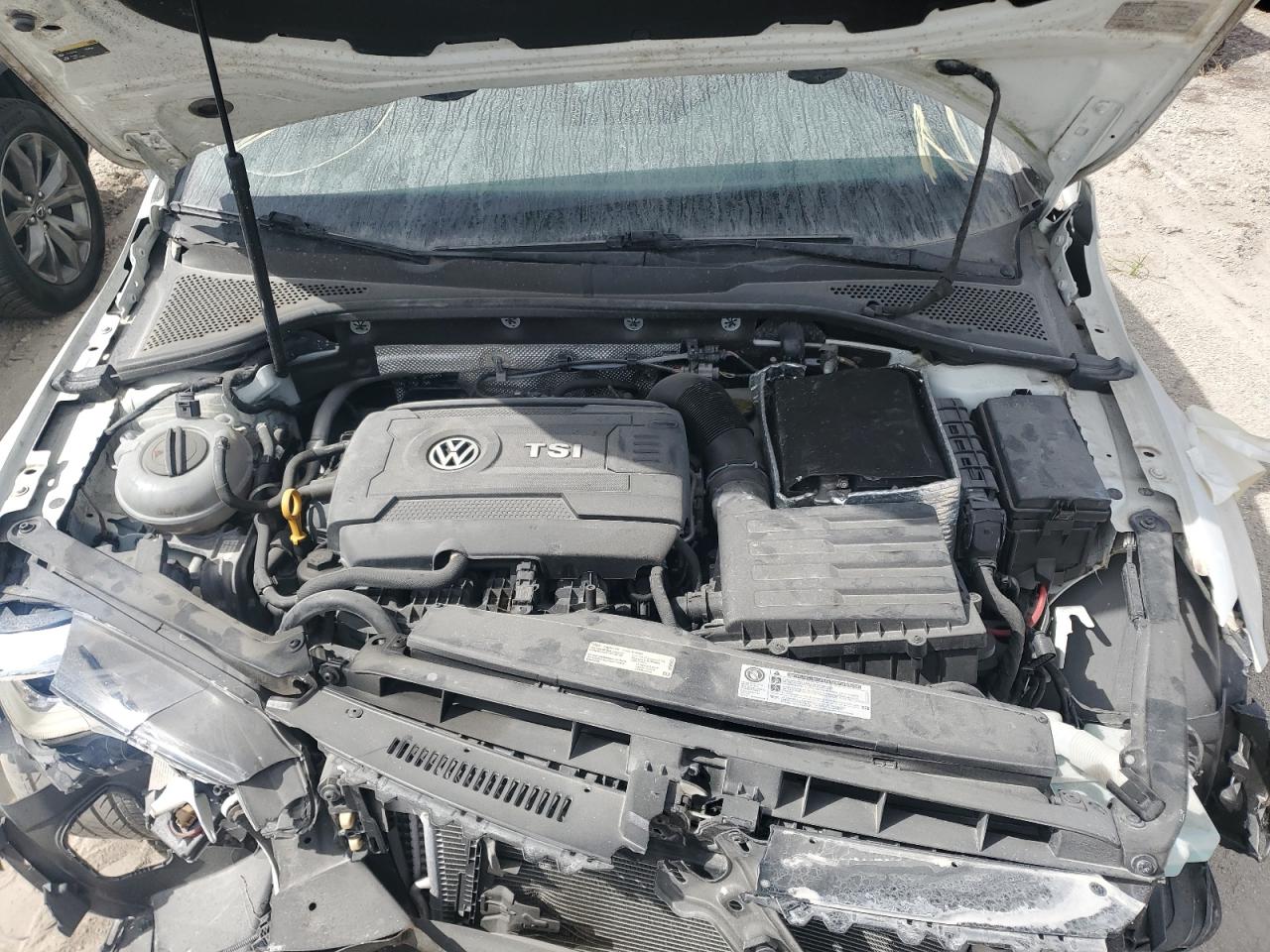 2017 Volkswagen GTI - Image 12