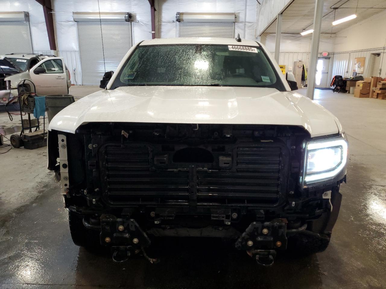 2017 GMC Sierra - Image 5