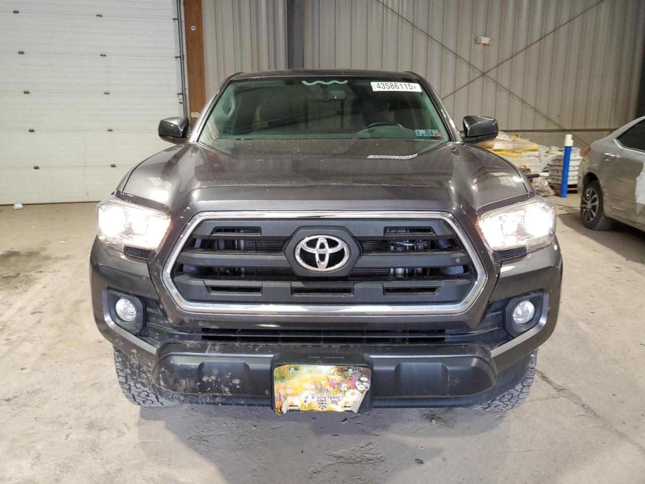 2016 Toyota Tacoma - Image 5
