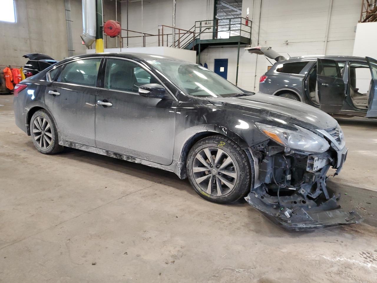 2017 Nissan Altima - Image 4