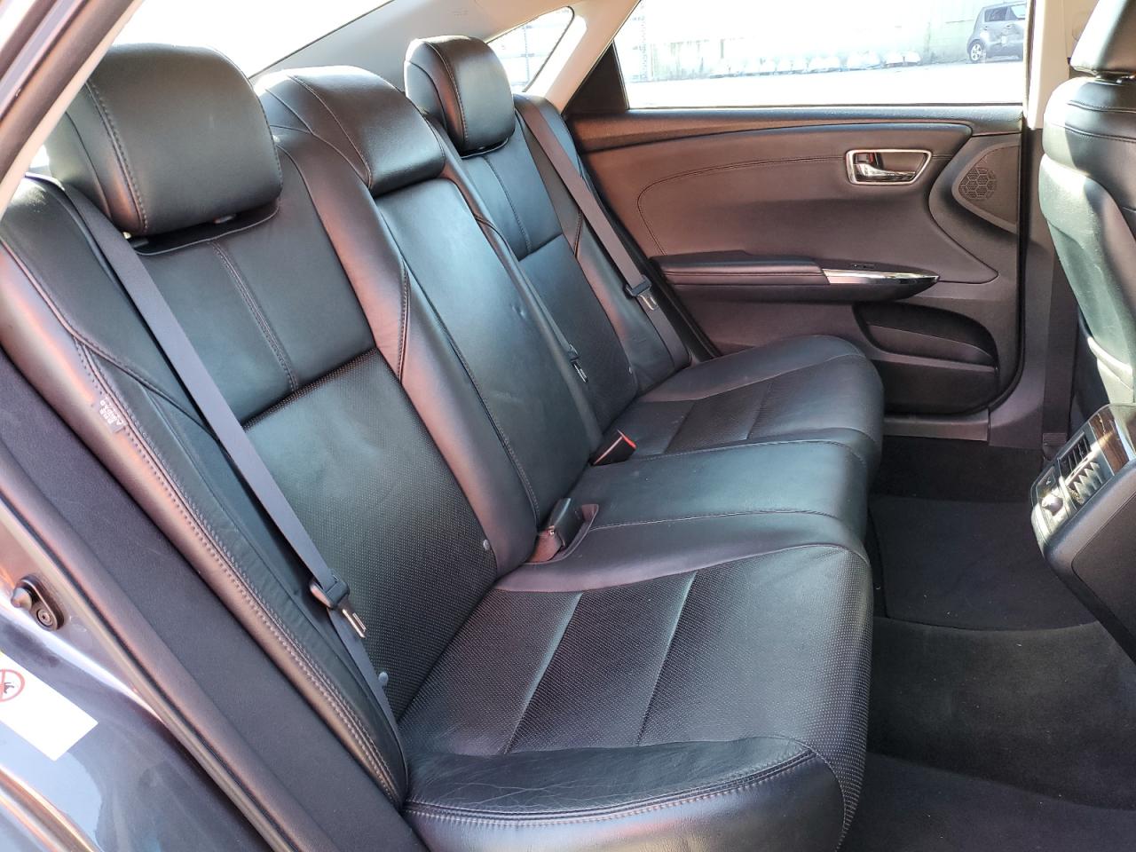 2013 Toyota Avalon - Image 10