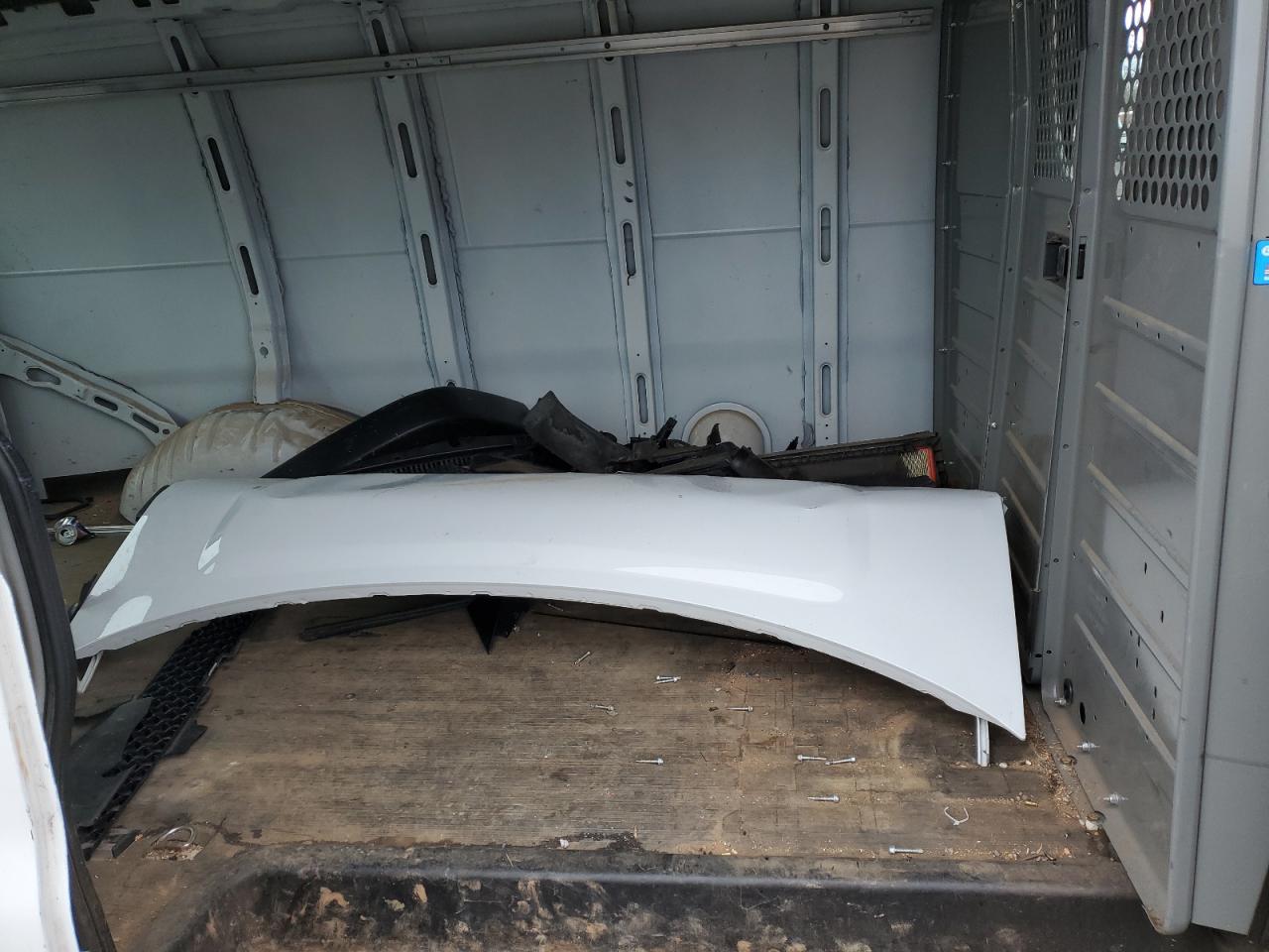 2018 Chevrolet Express - Image 10